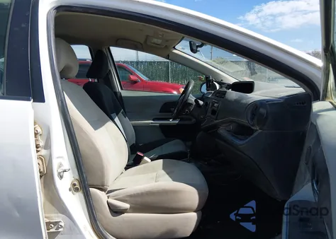 2013 Toyota Prius C Two from USA, damaged, VIN JTDKDTB32D1544571